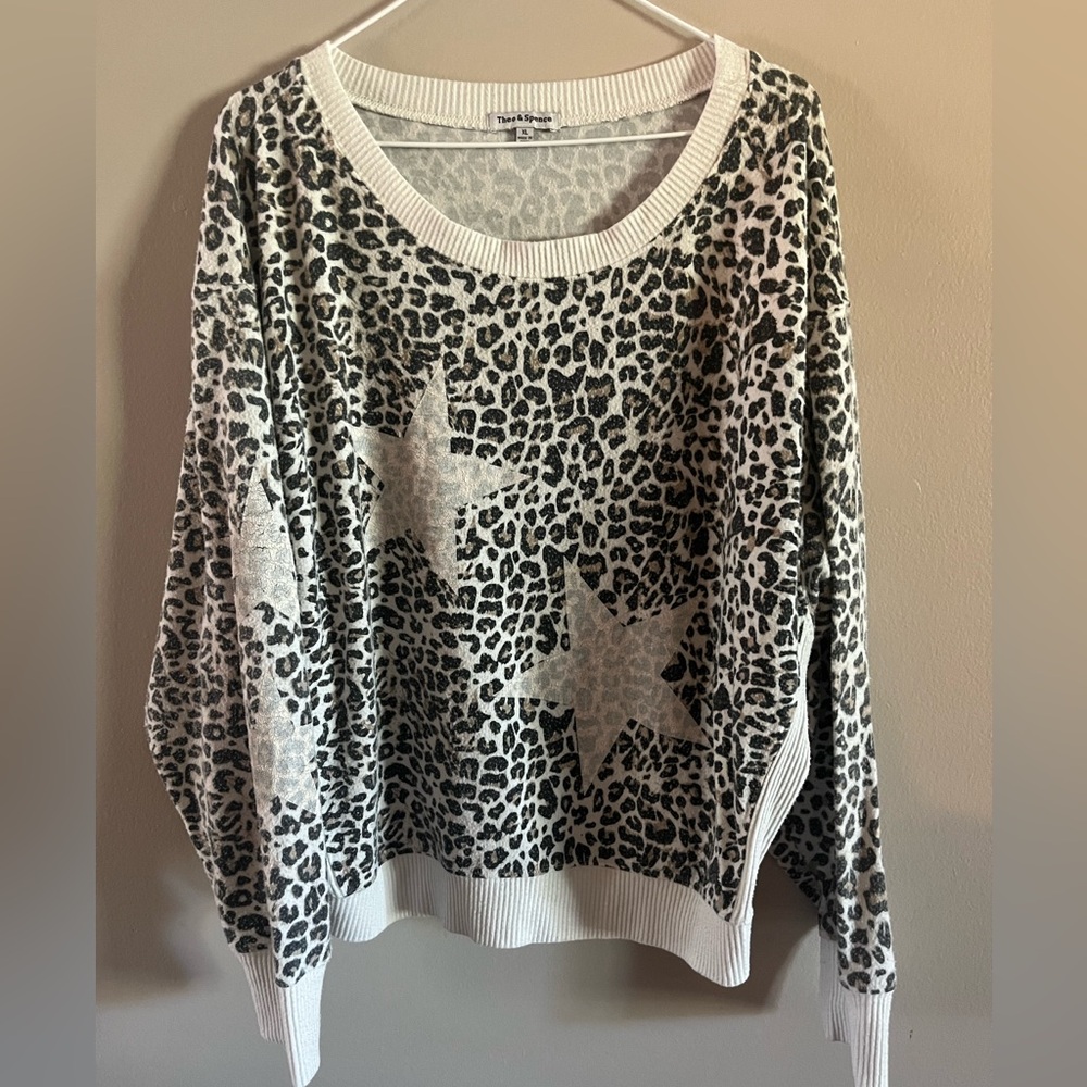 Leopard Print Crew Neck Sweater - Black and‎ White